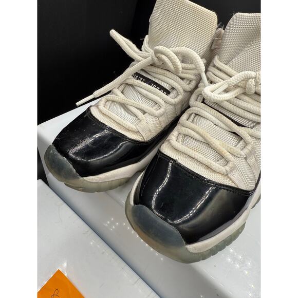 Nike Air Jordan 11s Retro - White and Black - Size 6 Youth - Authentic - Picture 5 of 10
